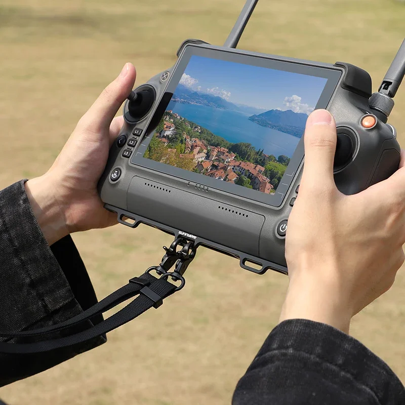 Cintura con gancio per cordino - Drone Dji Rc Plus 2 recensione e prezzo